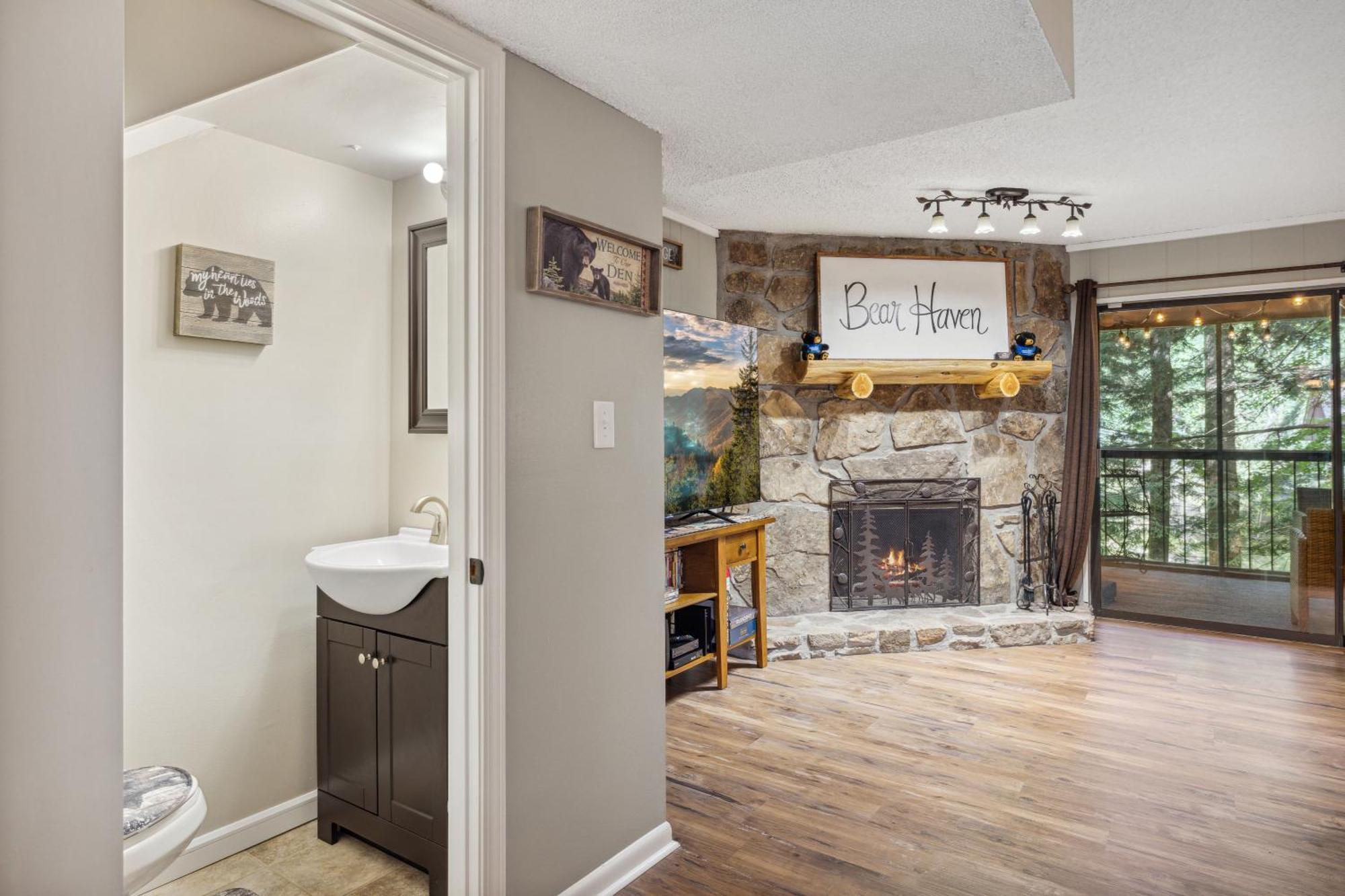 Obear Mountain Is A Newly Updated Condo In Chalet Village Of Gatlinburg! Kültér fotó